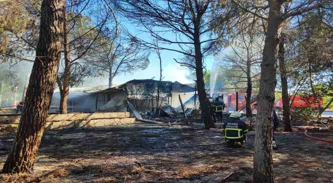 Adana&rsquo;da kafede &ccedil;ıkan yangın ormana sı&ccedil;radı
