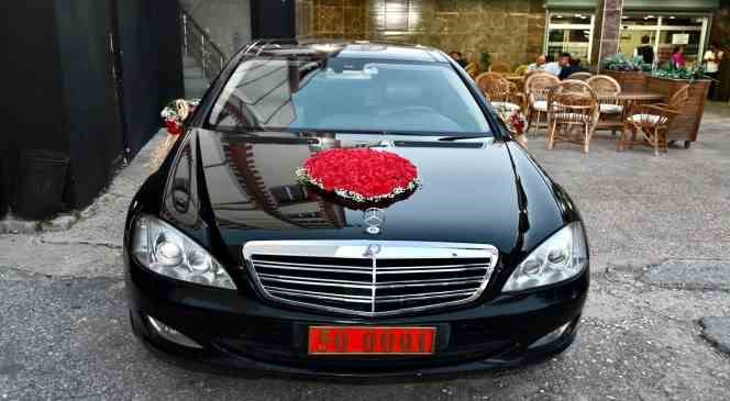 Vali makam aracından indi, gelin ve damat bindi
