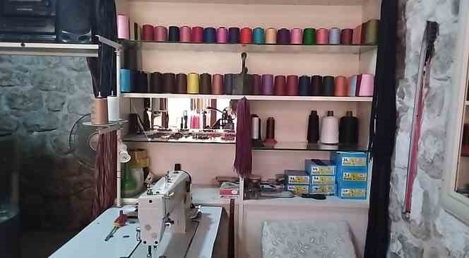 6 yaşında babasının d&uuml;kkanına adım attı, 45 yıldır ayakkabı tamir ediyor
