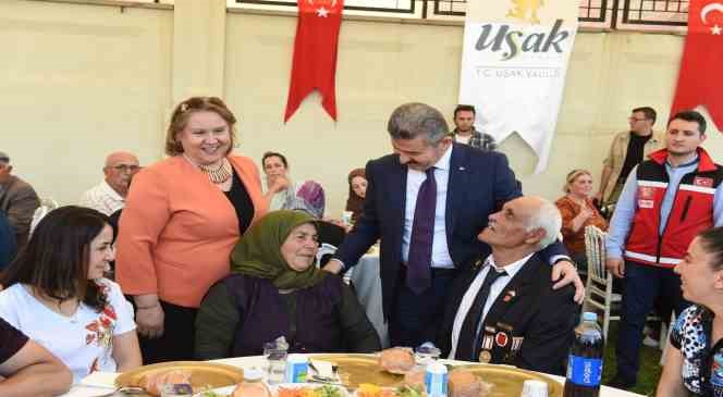 Vali Erg&uuml;n, şehit aileleri ve gazilerle bir araya geldi
