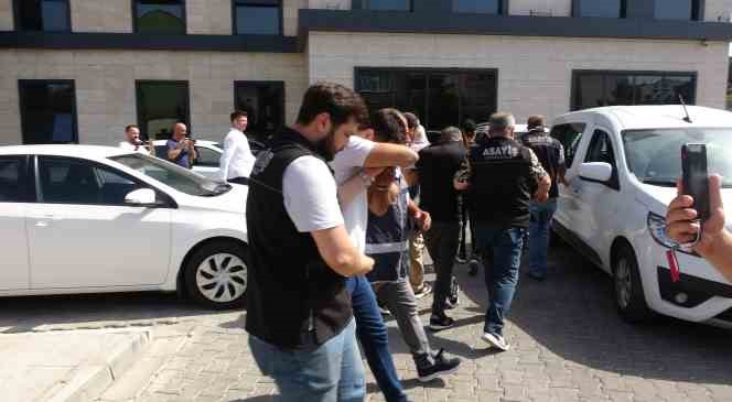 Fuhuştan aylık 1 milyon TL kazan&ccedil; sağlayan 4 ş&uuml;pheliden 2&rsquo;si sınır dışı edilecek, 2&rsquo;si ise serbest bırakıldı
