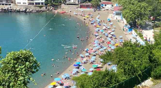 Zonguldak&rsquo;ta vatandaşlar g&ouml;lgelik alanlara ka&ccedil;tı
