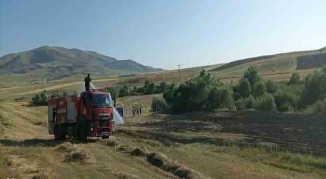 Ağrı’da bir tarla küle döndü