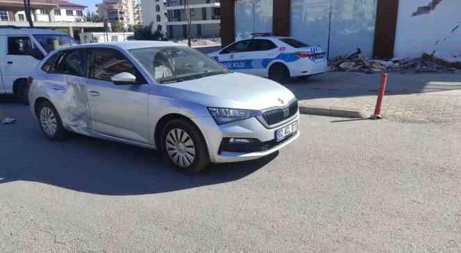 Otomobil ile motosiklet &ccedil;arpıştı: 1 yaralı
