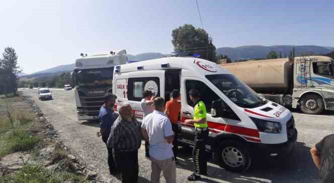 Bolu’da dorseden çıkan tahta parçası kamyon sürücüsüne çarptı
