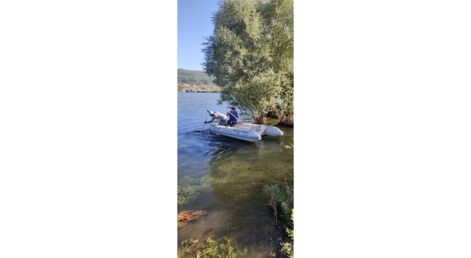Murat Nehri&rsquo;nde suların y&uuml;kselmesiyle mahsur kalanlar kurtarıldı
