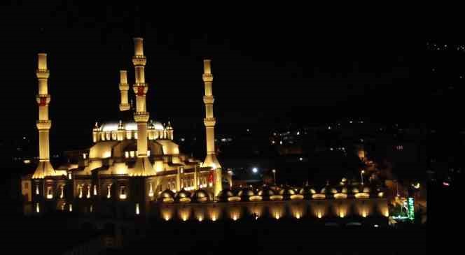 Darbe girişiminin 7’inci yıl dönümünde camilerden sela okundu