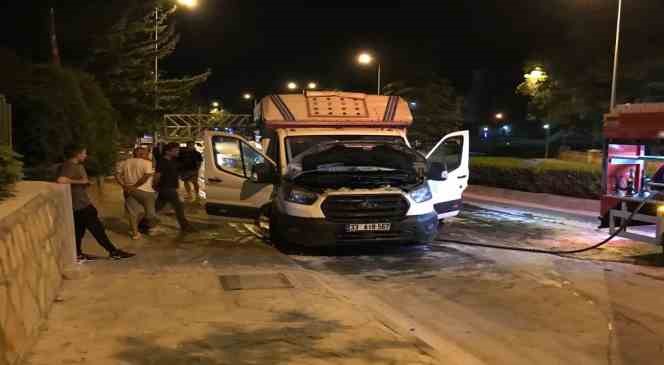 Konya’da koyun yüklü kamyonette yangın çıktı