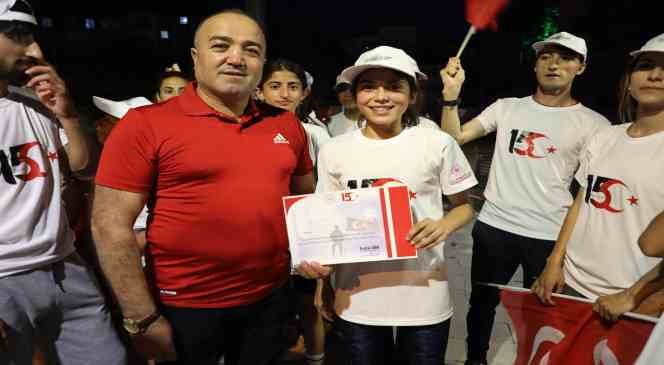 Ağrı&rsquo;da &ldquo;15 Temmuz Sancak Koşusu&rdquo; d&uuml;zenlendi
