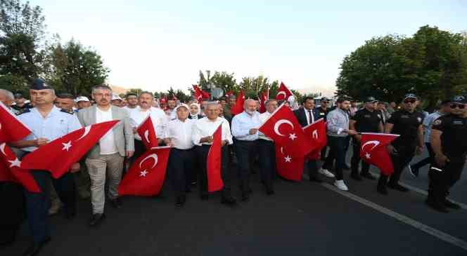Başkan Büyükkılıç: “FETÖ darbe girişimi Türk milletinin iman dolu göğsünde söndü”