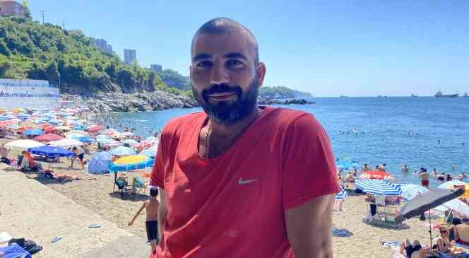 Ege sahillerini aratmadı, y&uuml;zlerce kişi halk plajına akın etti
