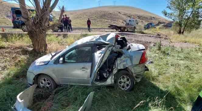 Trafik kazasında bebek hayatını kaybetti, aynı aileden 3 kişi ağır yaralandı