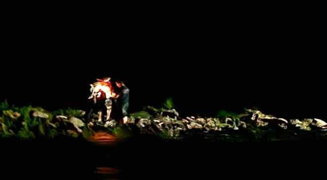 Dicle Nehri&rsquo;nde mahsur kalan 2 kişi kurtarıldı
