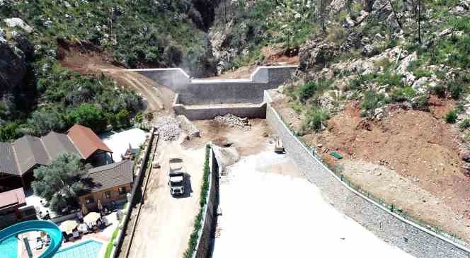 DSİ Marmaris&rsquo;te taşkın riskini &ouml;nl&uuml;yor
