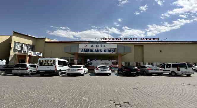 Buzulların kırılması sonucu yaralanan Avcu çifti Van’a sevk edildi