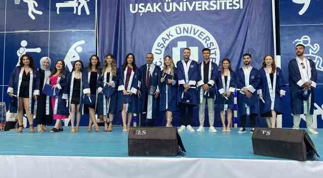 Uşak Üniversitesi İletişim Fakültesinde mezuniyet coşkusu yaşandı