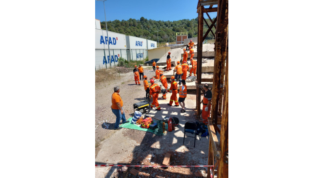 Yalova’da gönüllülerden arama kurtarma tatbikatı