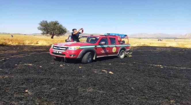 Burdur&rsquo;da 300 dekarlık tarım arazisi ve saman balyaları k&uuml;le d&ouml;nd&uuml;
