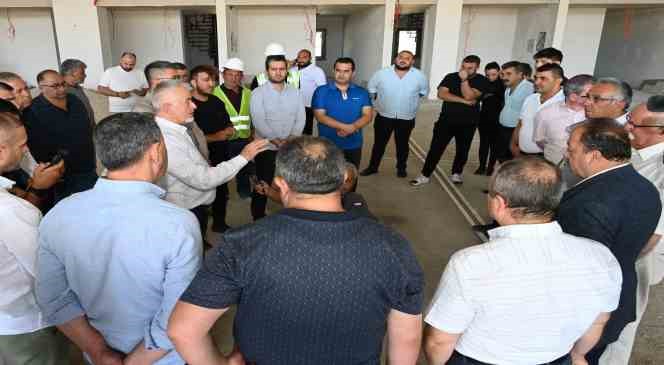 Başkan Başdeğirmen, yazıhane sahipleriyle yeni otogar inşaatını inceledi
