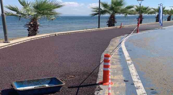 Çiftlikköy sahilinde bozulan kesimler yenilendi