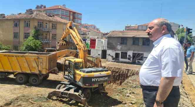 Banaz kendine yakışan bir belediye binası i&ccedil;in g&uuml;n sayıyor
