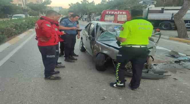 Erdek&rsquo; te ara&ccedil; orta ref&uuml;je &ccedil;arparak ters d&ouml;nd&uuml;: 1 yaralı
