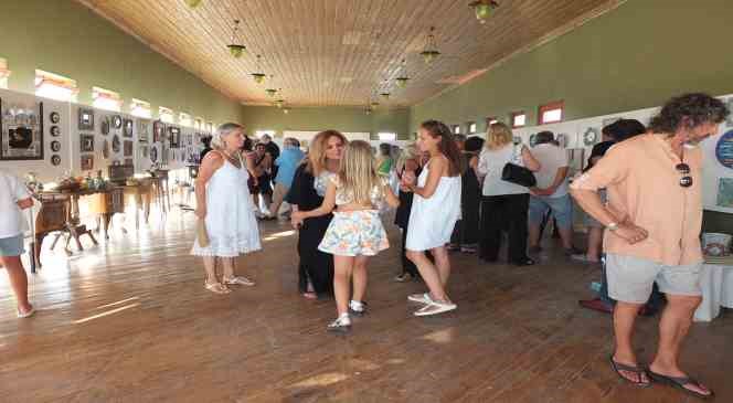 Balıkesir&rsquo;de sergilenen &ccedil;iniler g&ouml;z kamaştırdı
