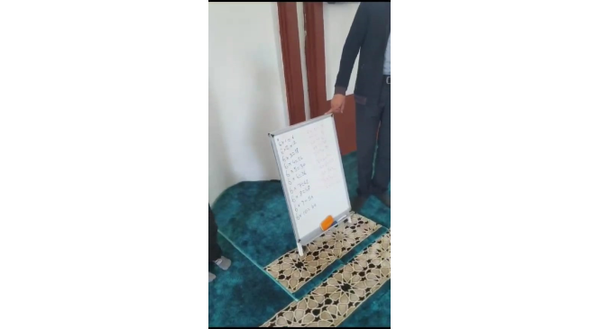 Kur&rsquo;an kursunda matematik dersi
