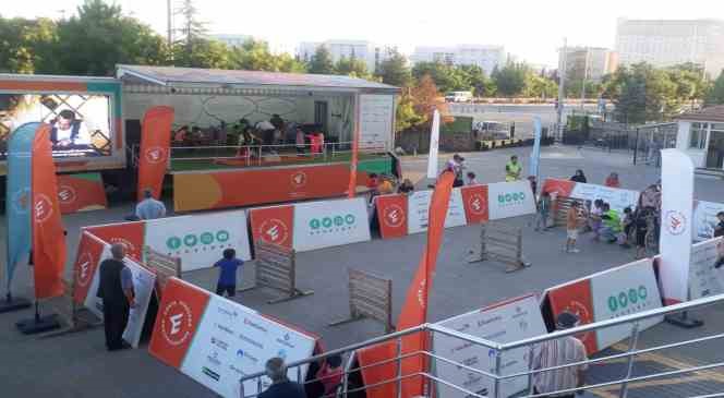 Etkinlik tırı Karaman’da depremzede çocuklarla buluştu