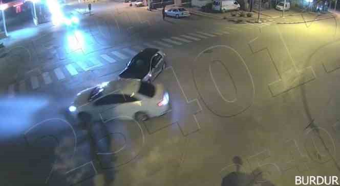 Burdur&rsquo;daki trafik kazaları g&uuml;venlik kameralarına yansıdı
