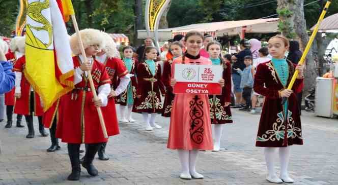 26. T&uuml;rk Boyları Ş&ouml;leni kortej y&uuml;r&uuml;y&uuml;ş&uuml; ile başladı

