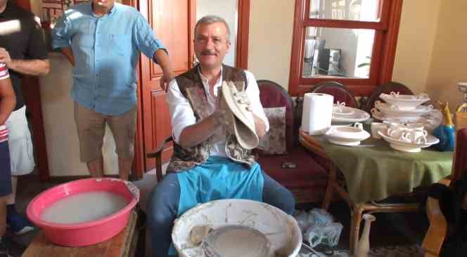 Balıkesir’de sergilenen çiniler göz kamaştırdı