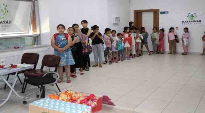 Diyarbakır’da depremzede çocuklara yüzme eğitimi