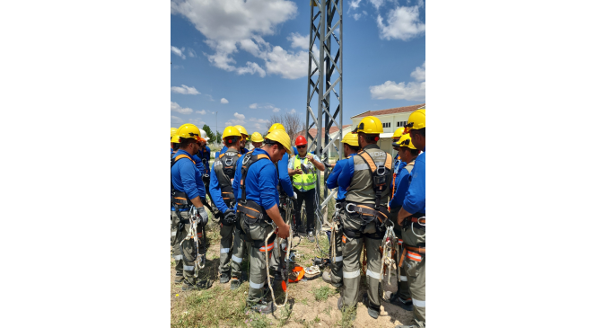 OEDAŞ 800&rsquo;&uuml;n &uuml;zerinde saha &ccedil;alışanına iş sağlığı ve g&uuml;venliği eğitimi veriyor
