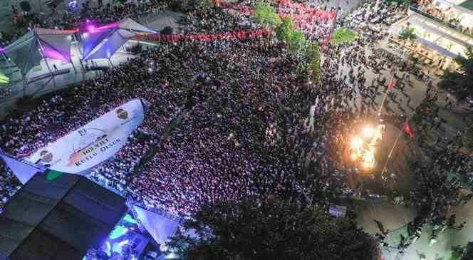 Yalova&rsquo;nın işgalden kurtuluşunun yıl d&ouml;n&uuml;m&uuml; Buray&rsquo;la kutlandı
