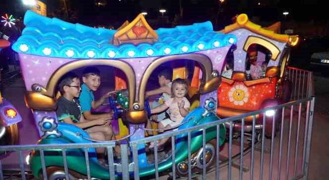 Keçiören’de çocuk lunaparkı eğlendirmeye devam ediyor