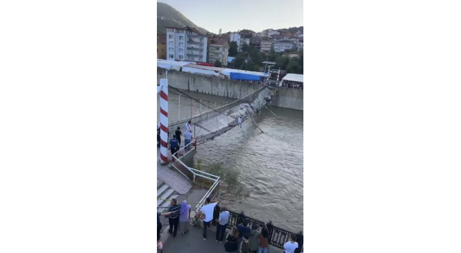 Köprüden atlamak isteyen kişiyi kurtarmak için canını hiçe sayan vatandaş o anları anlattı