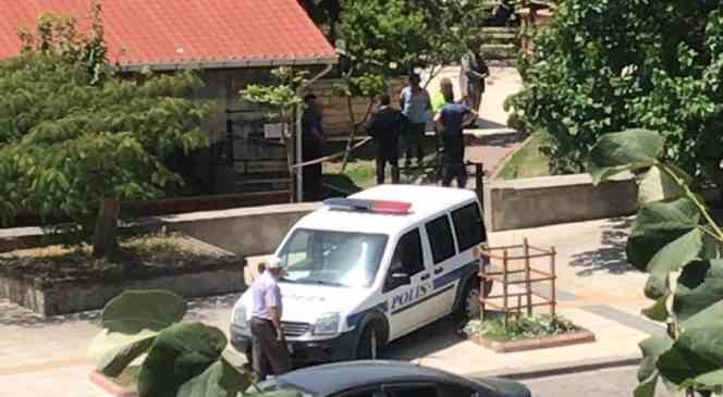 &Ccedil;an&rsquo;da şizofreni hastasına m&uuml;dahale sırasında bir polis memuru yaralandı
