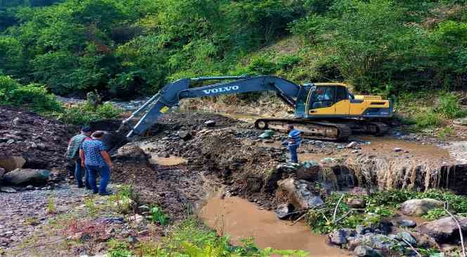 Başkan Tören: “Heyelanlar sonucu kırsalda 60 mahallede kapanan 227 yolu ulaşıma açtık”