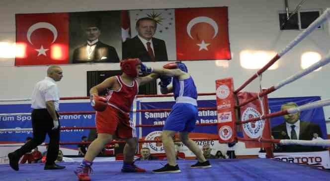 Kars’ta boks şampiyonası nefesleri kesiyor