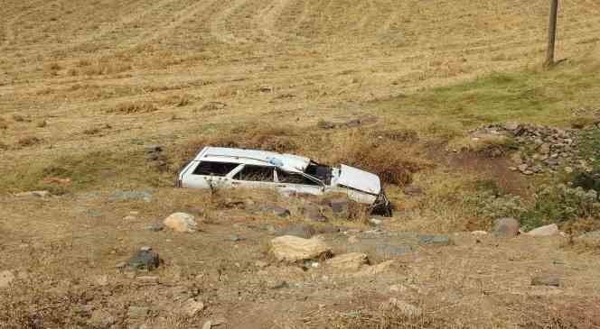 Sürücüsü uyuyan otomobil şarampole uçtu: 1 ölü, 2 yaralı