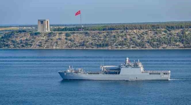 Deniz Harp Okulu &ouml;ğrencileri &Ccedil;anakkale şehitlerini selamladı
