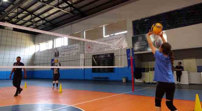 Tatvan&rsquo;da voleybol eğitimine yoğun ilgi
