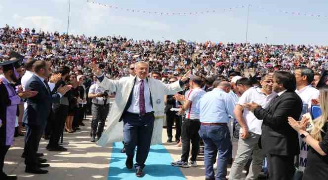 Rekt&ouml;r Levent: &ldquo;&Uuml;niversitemizi her anlamda y&uuml;kseltmek, se&ccedil;kin bir &uuml;niversite yapmak i&ccedil;in &ccedil;ok fazla &ccedil;alışıyoruz&rdquo;
