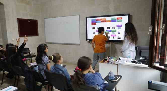 G&ouml;n&uuml;ll&uuml; eğitmenler &ccedil;ocuklar i&ccedil;in seferber oldu
