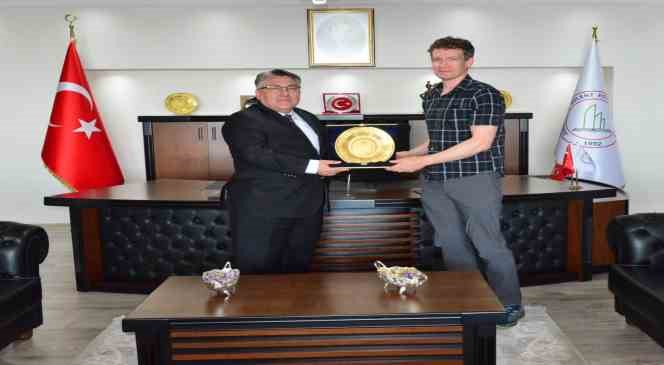 Prof. Dr. Benjamin Stanley Arbuckle’dan Rektör Özölçer’e ziyaret