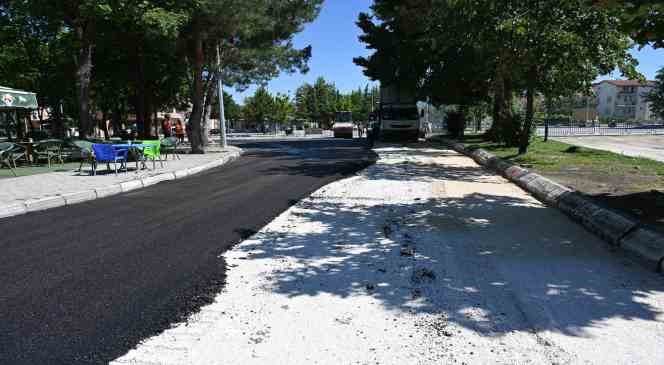 Isparta Belediyesi asfalt &ccedil;alışmalarına devam ediyor
