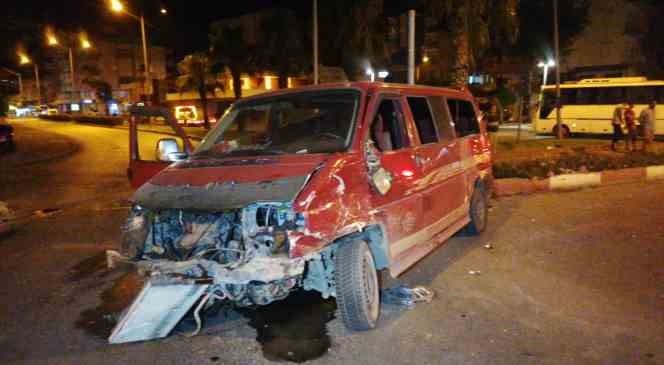 Antalya’da feci kaza: 3 kişi yaralandı