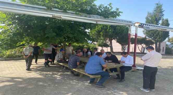 Vali İlhami Aktaş, orman yangınlarından etkilenen k&ouml;yl&uuml;lerle bir araya geldi
