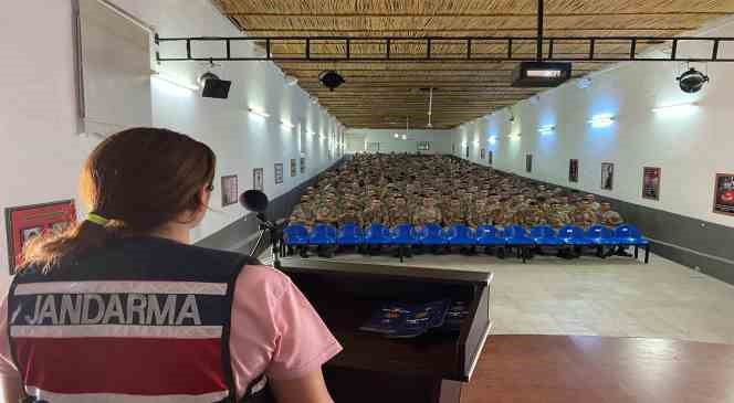 Aydın&rsquo;da er ve erbaşlara kadına karşı şiddetle m&uuml;cadele eğitimi verildi
